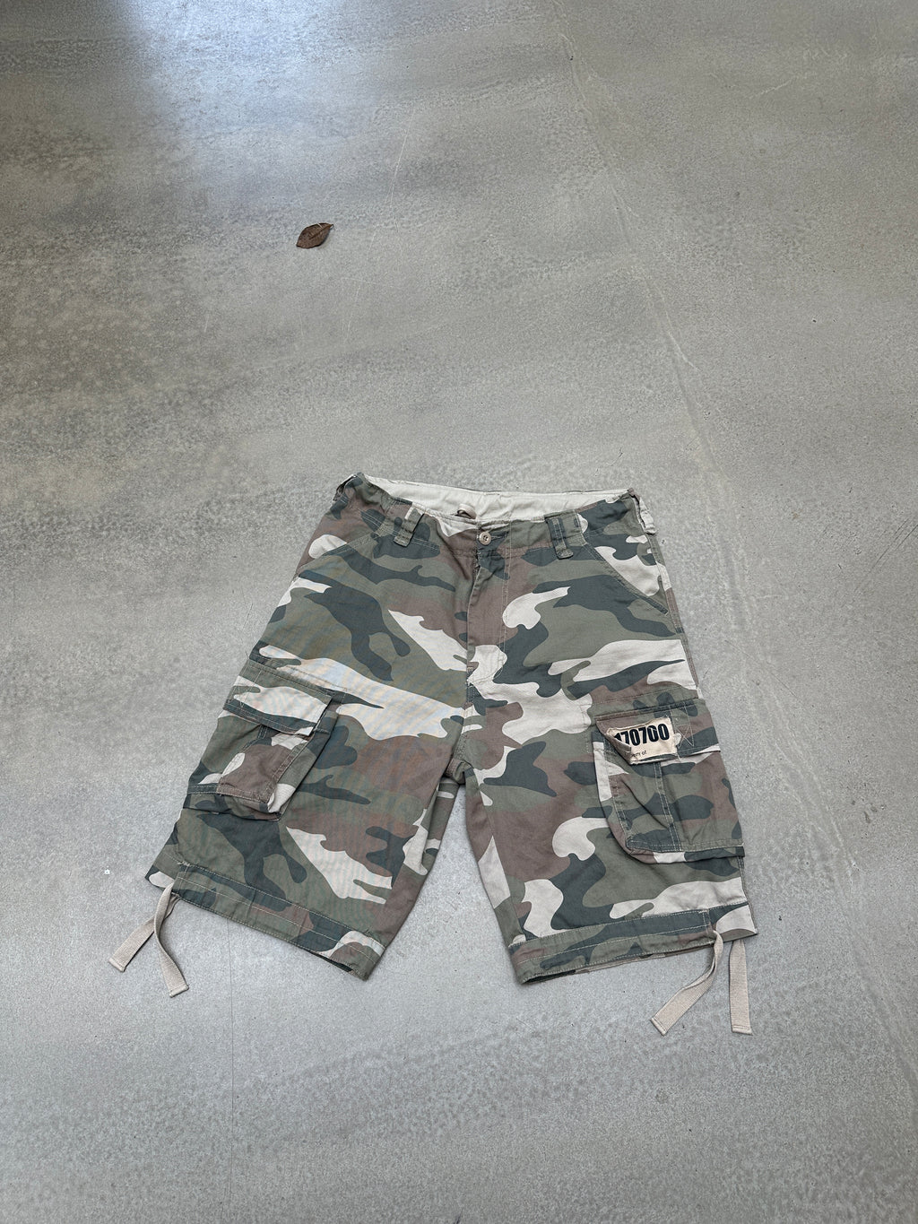 LIGHT WOODLAND CAMO SHORTS